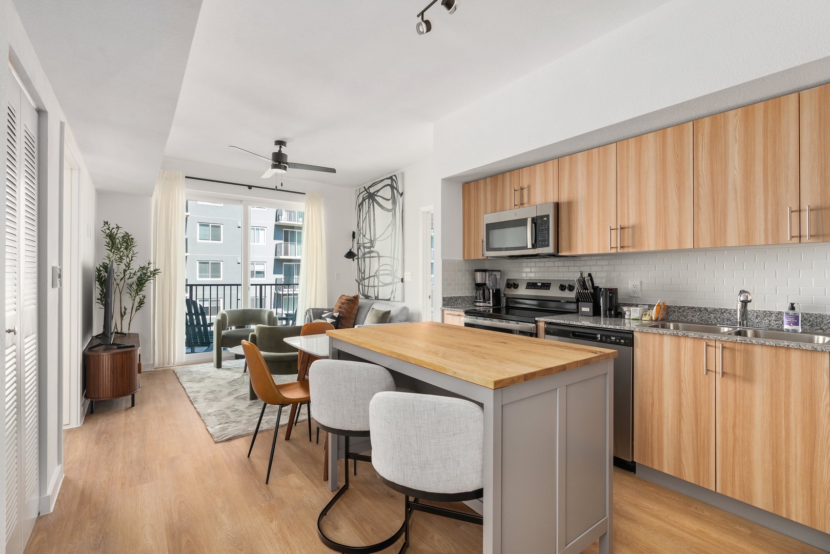 You'll find everything you need to create tasty meals in this chef's dream of a fully equipped kitchen.