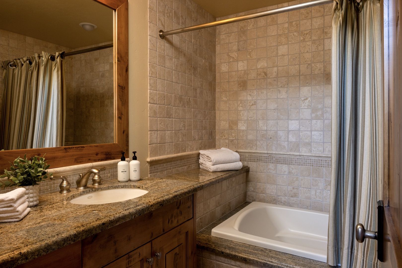 5-20251017LRPhoto_web_5