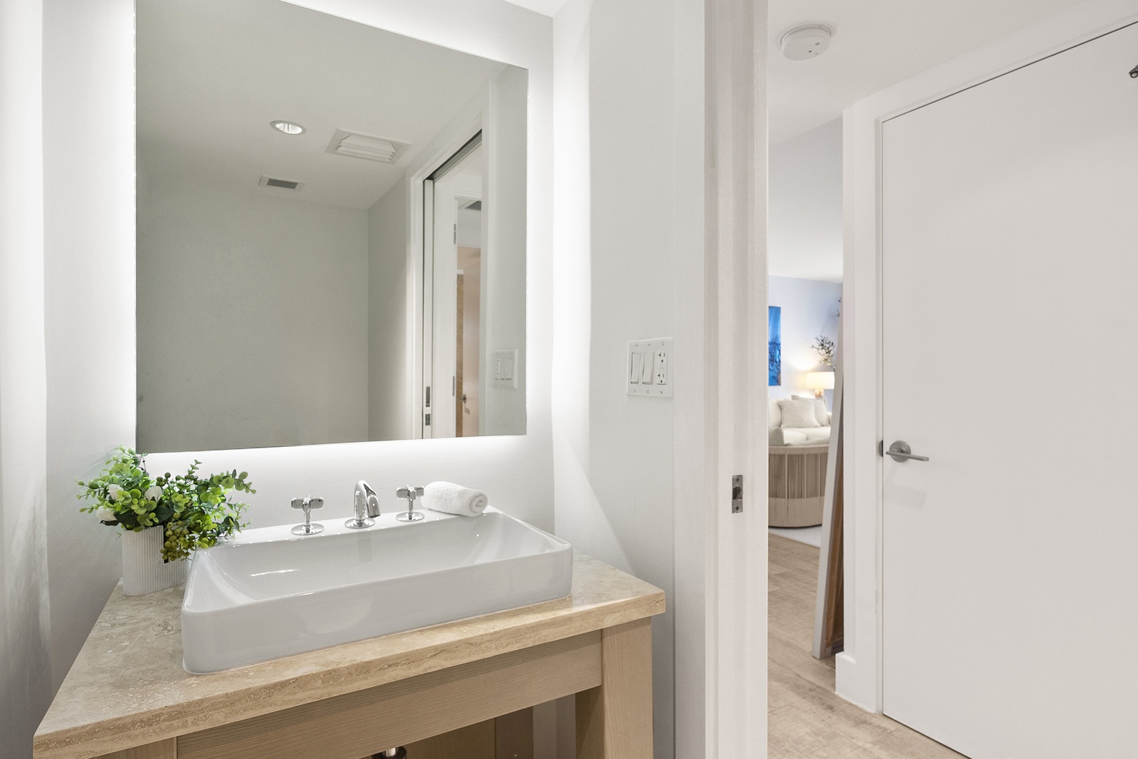 18 Guest Bath 1 TBO06366