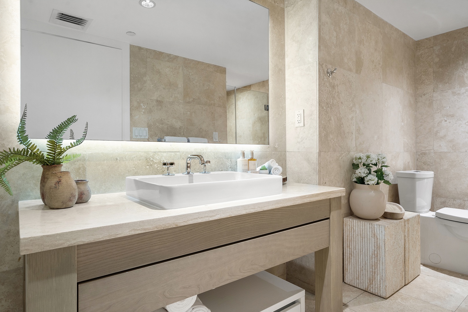 17 Bath 2 TBO06481