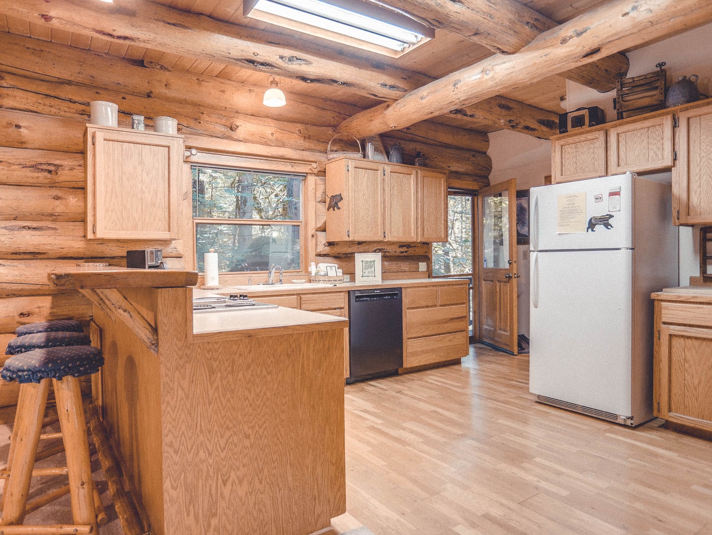 Bear Den Log Cabin | 2 Bedroom Cabin in Welches, OR