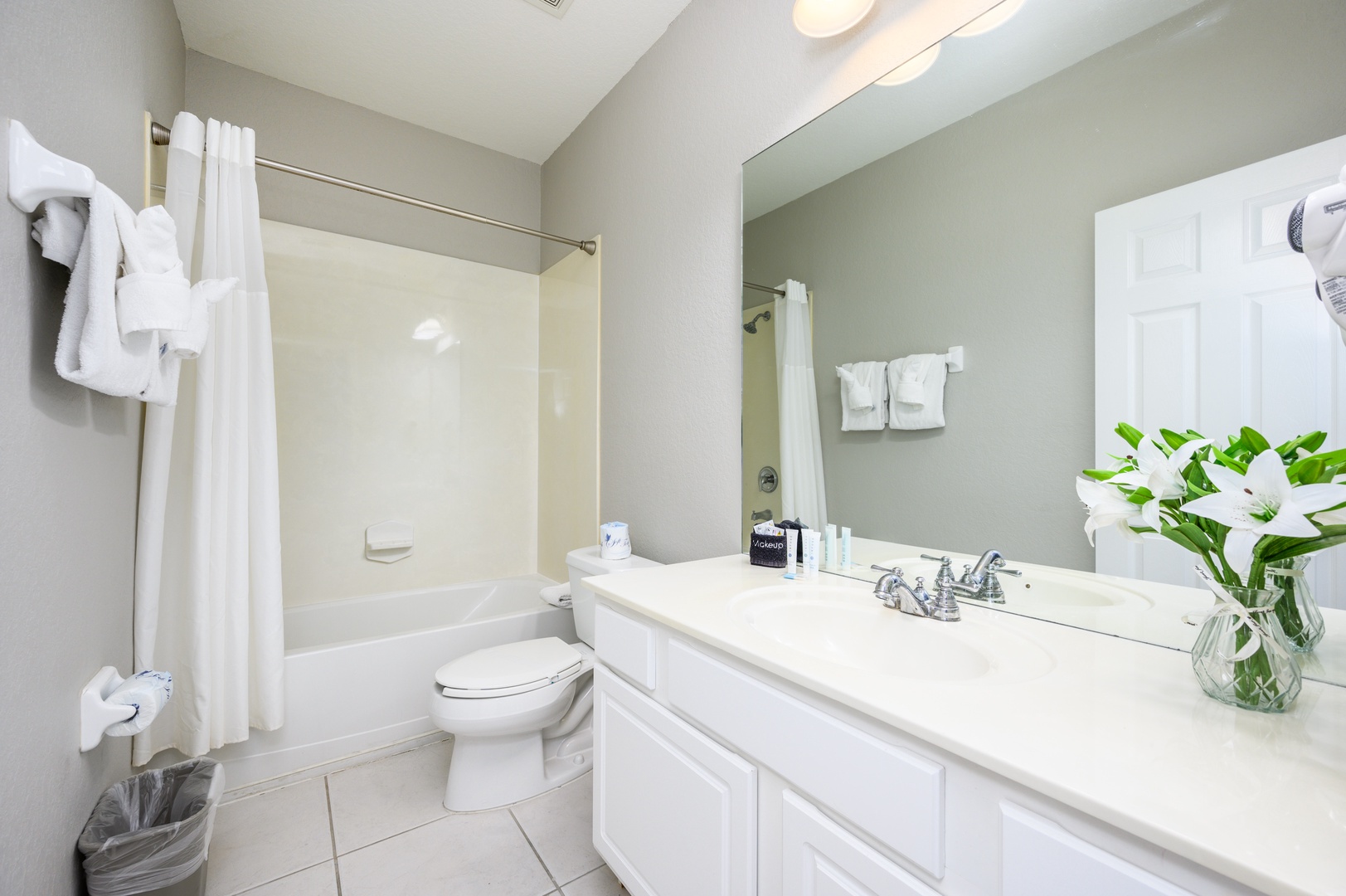 2nd Bedroom Queen en suite Bathroom - 2rd Floor