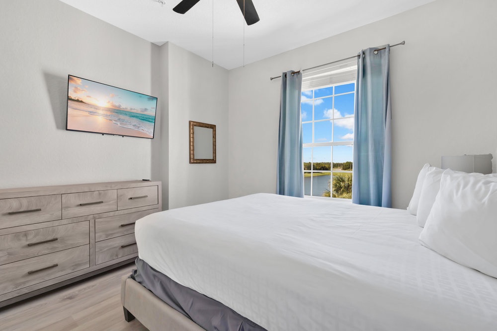 2nd Bedroom - Queen Bed