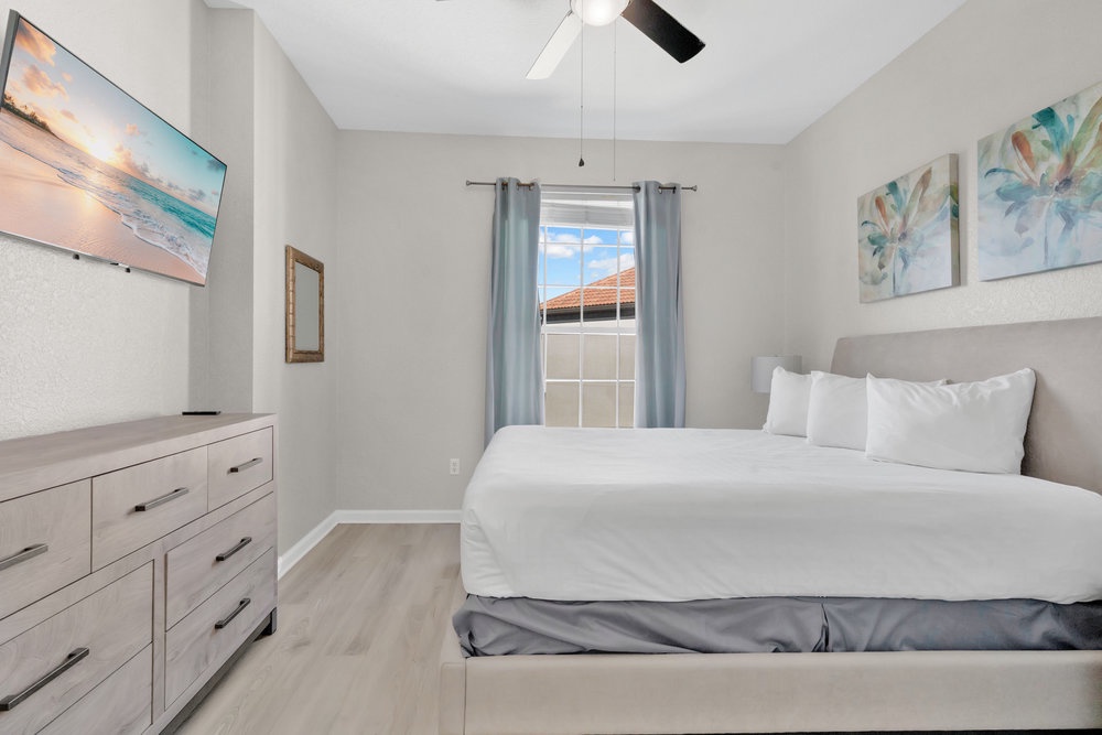 2nd Bedroom - Queen Bed