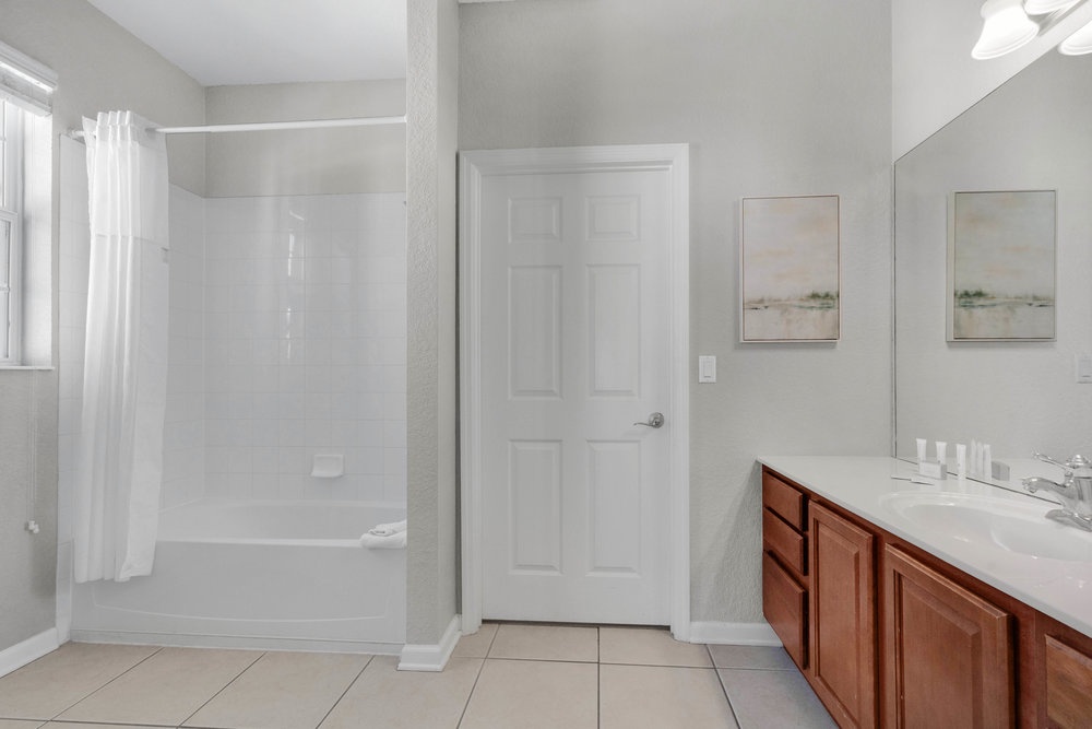 2nd Bathroom - jack and jill