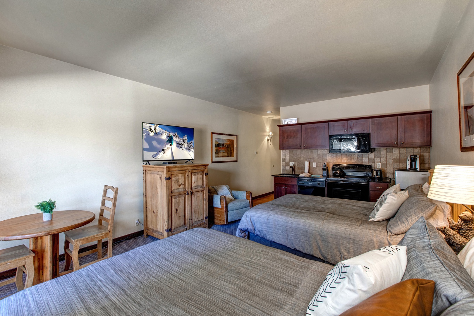 Prospector Condos 809