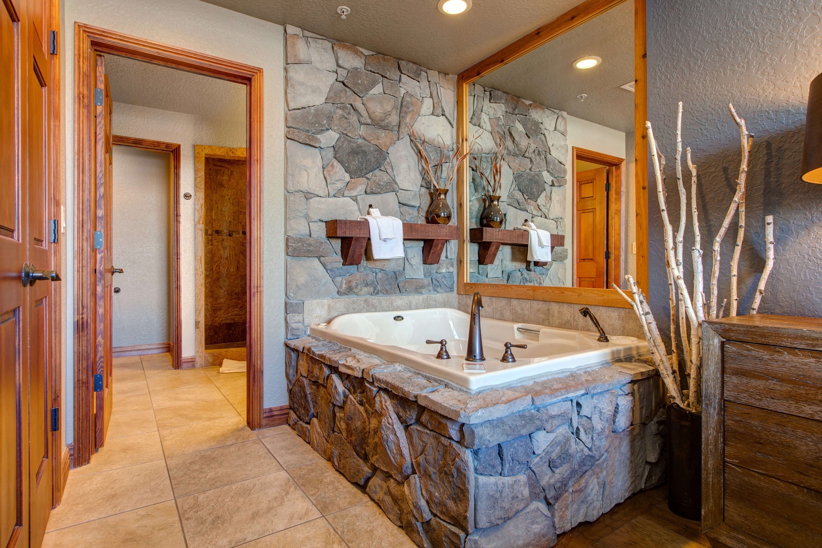 Westgate 3901 A&B by Moose Management_04