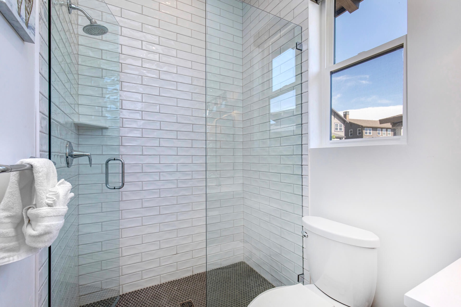 En Suite Main Bathroom - connected to Queen Guest Room