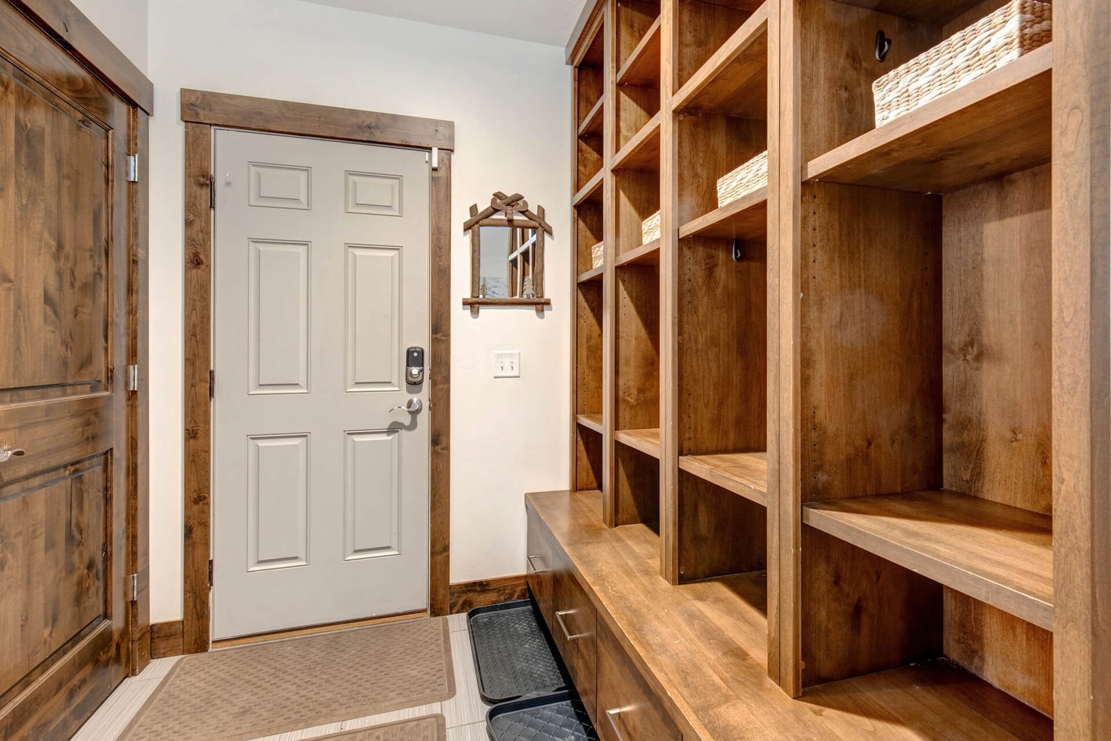 Retreat at Jordanelle 13285 - Mudroom (entry from garage to house)