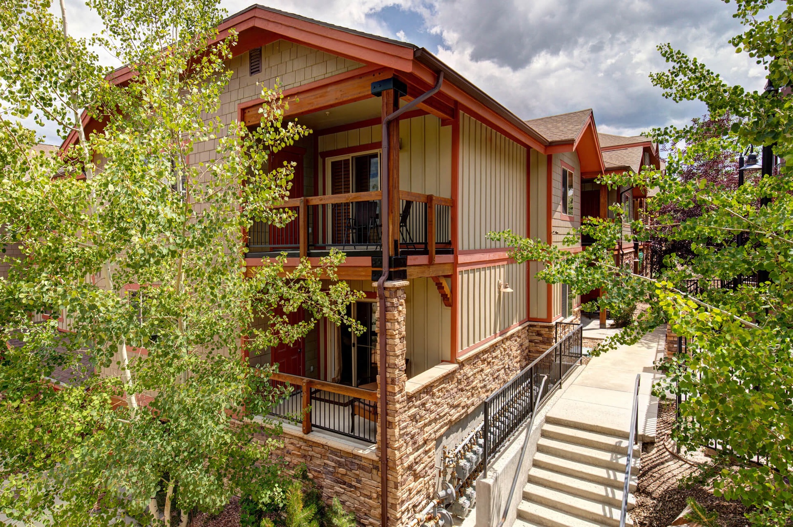 Bear Hollow Lodges 1304: Easy third floor access via the garage elevator or stairs off the courtyard.