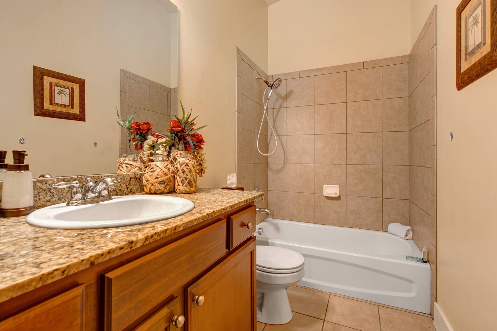 Bear Hollow Village 5610: Upstairs Shared Bathroom with Tub/Shower Combo