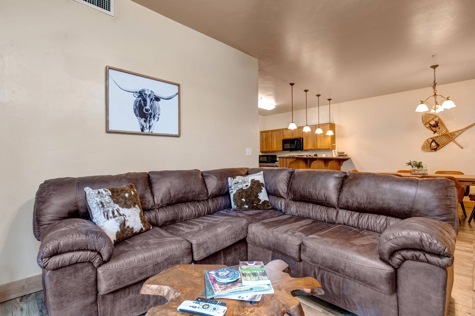 Bear Hollow Lodges 1104: A comfortable sectional sofa in the living room for gathering or games.