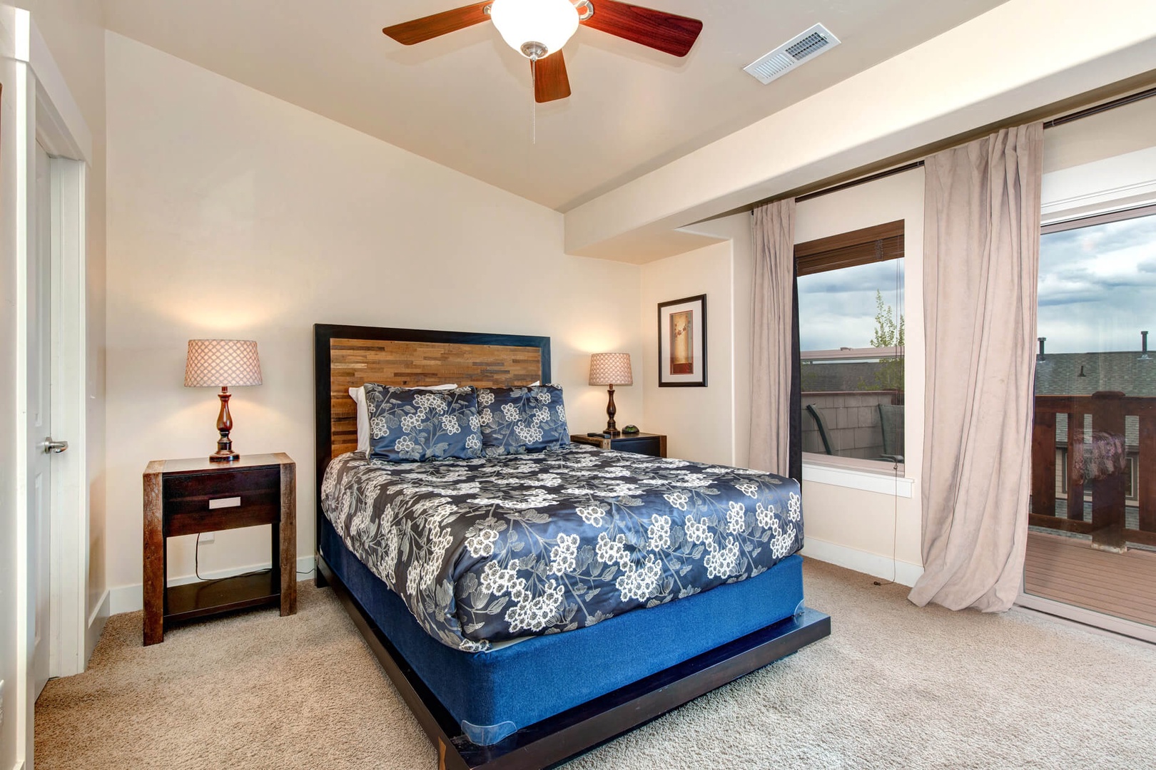 Bear Hollow Village 5610: Upstairs Master with Queen Bed and En Suite Bathroom