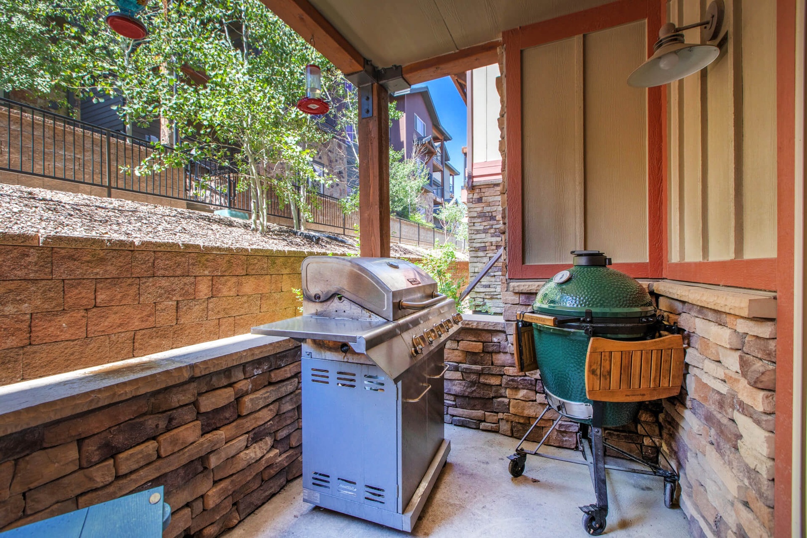 Bear Hollow Lodges 4203: To expand entertainment to the outdoors there is easy access to the large outdoor patio just adjacent to the living room.