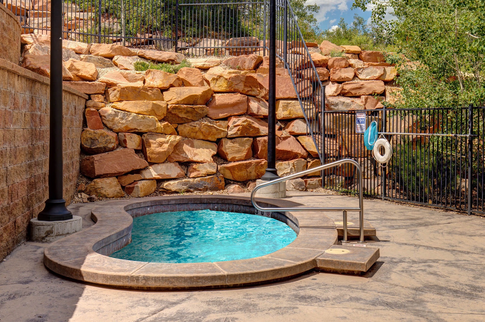 Bear Hollow Lodges Hot Tub: Open all year