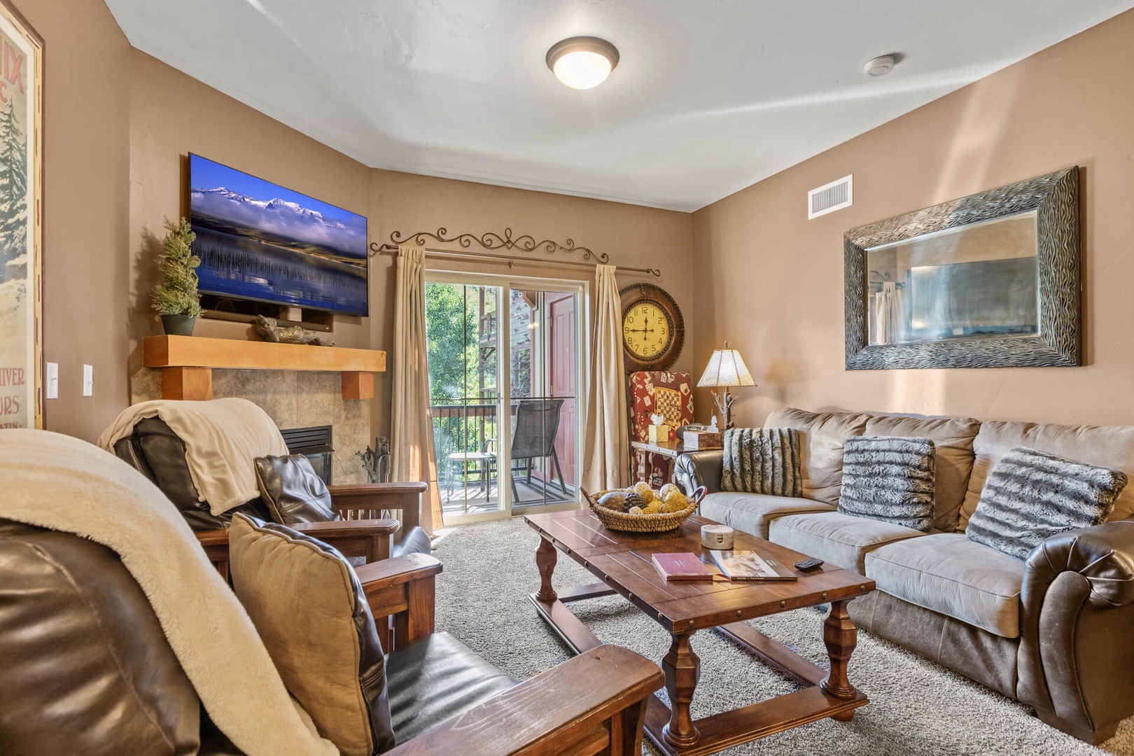 Bear Hollow Lodges 1304: To expand entertainment to the outdoors there is easy access to the large outdoor balcony just adjacent to the living room.