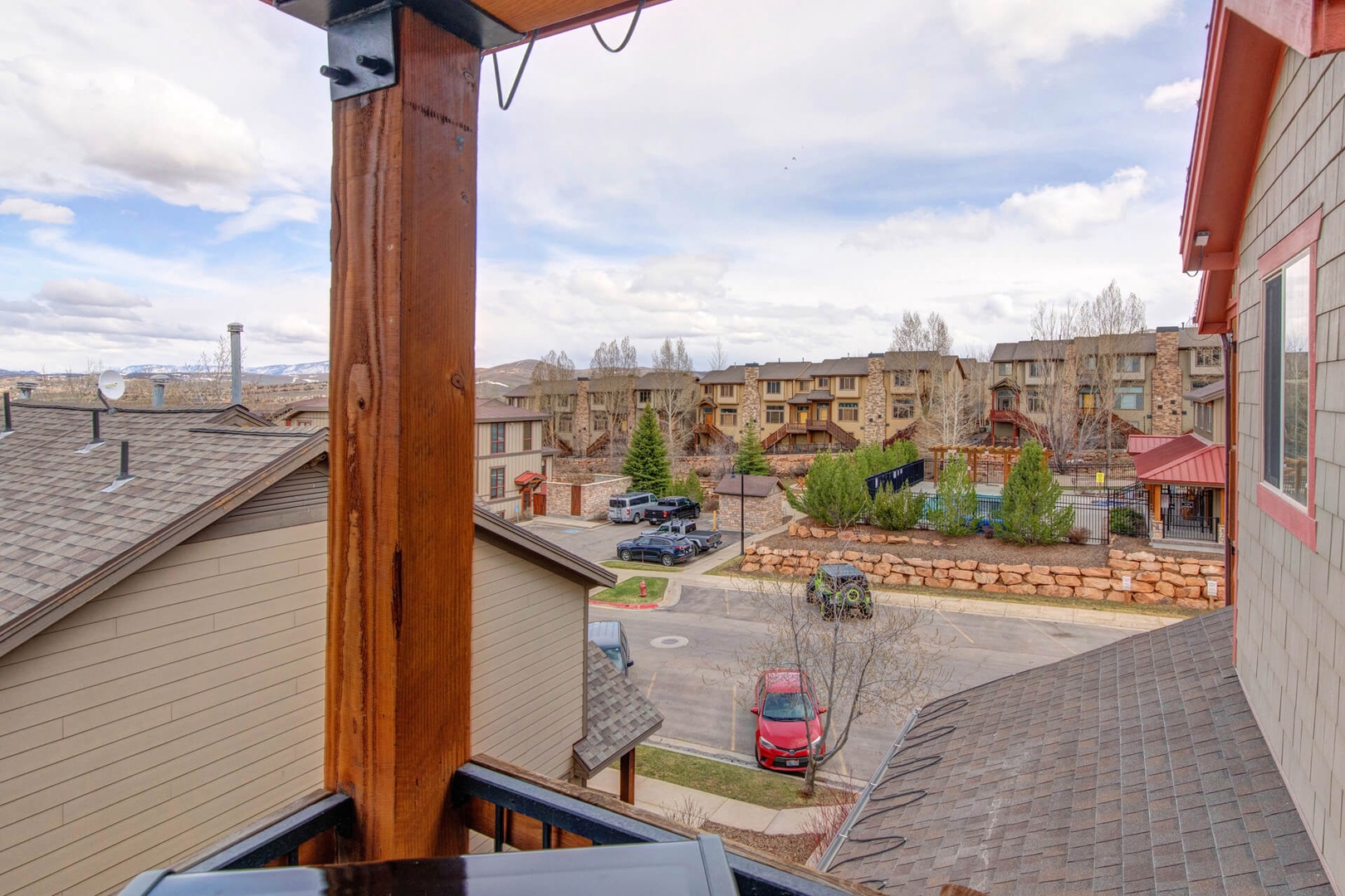 Bear Hollow Lodges 1313: This private third floor patio area gives opportunity to breath in the mountain air.