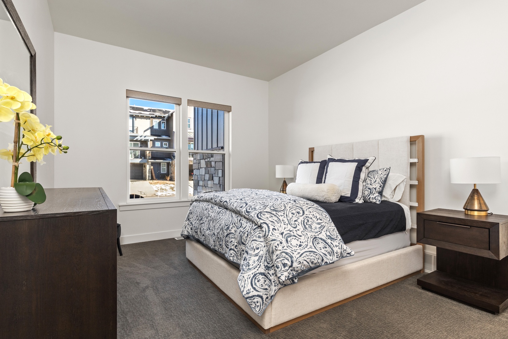 Main Level Queen Guest Room - En Suite Bathroom