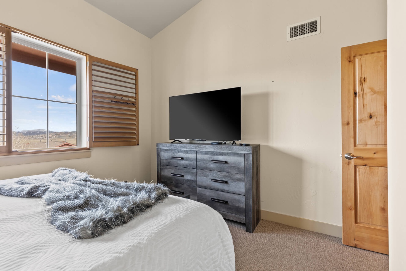 Bear Hollow Lodges 1313:  The primary bed room HDTV and storage for unpacking and storing your favorite items.