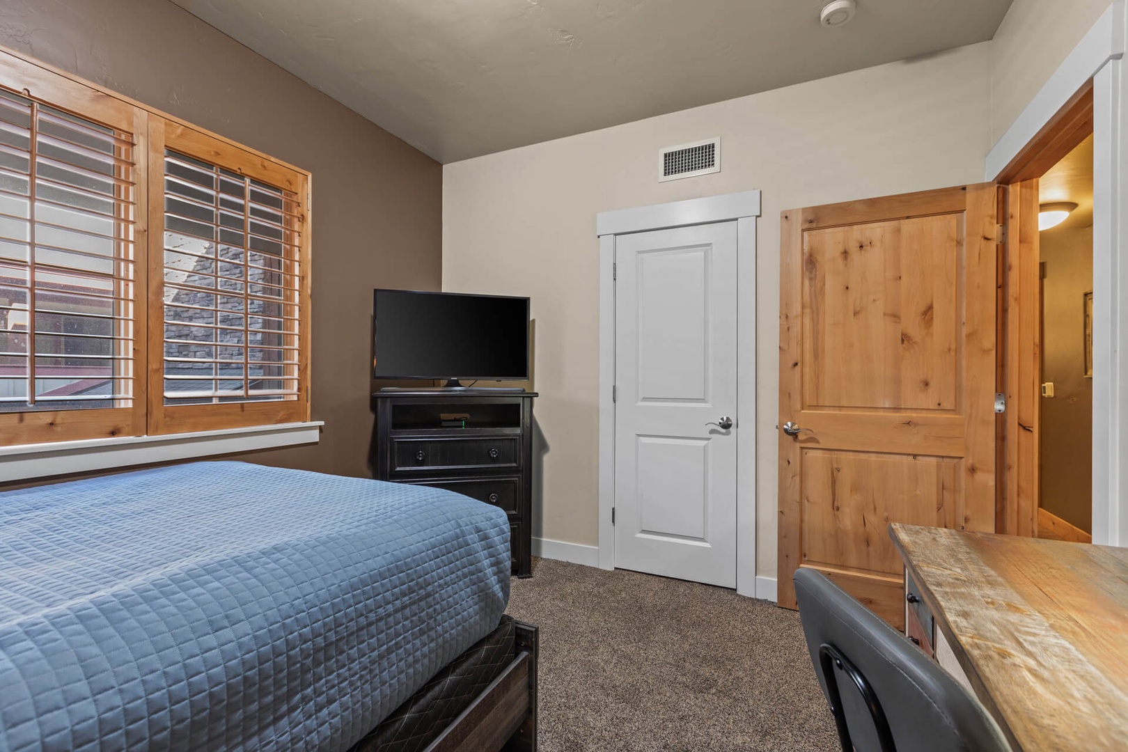 Bear Hollow Lodges 1304: The third bedroom closet offers more space to store your gear.