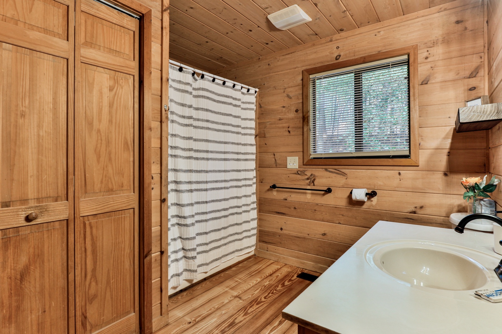 Full Bath Tub/Shower Main Level