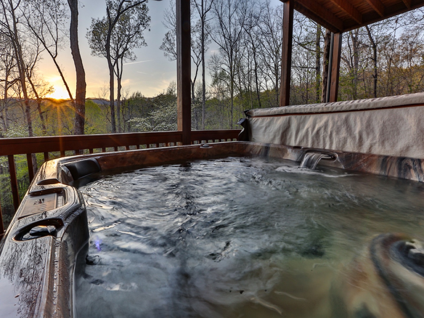 Luxurious Hot Tub