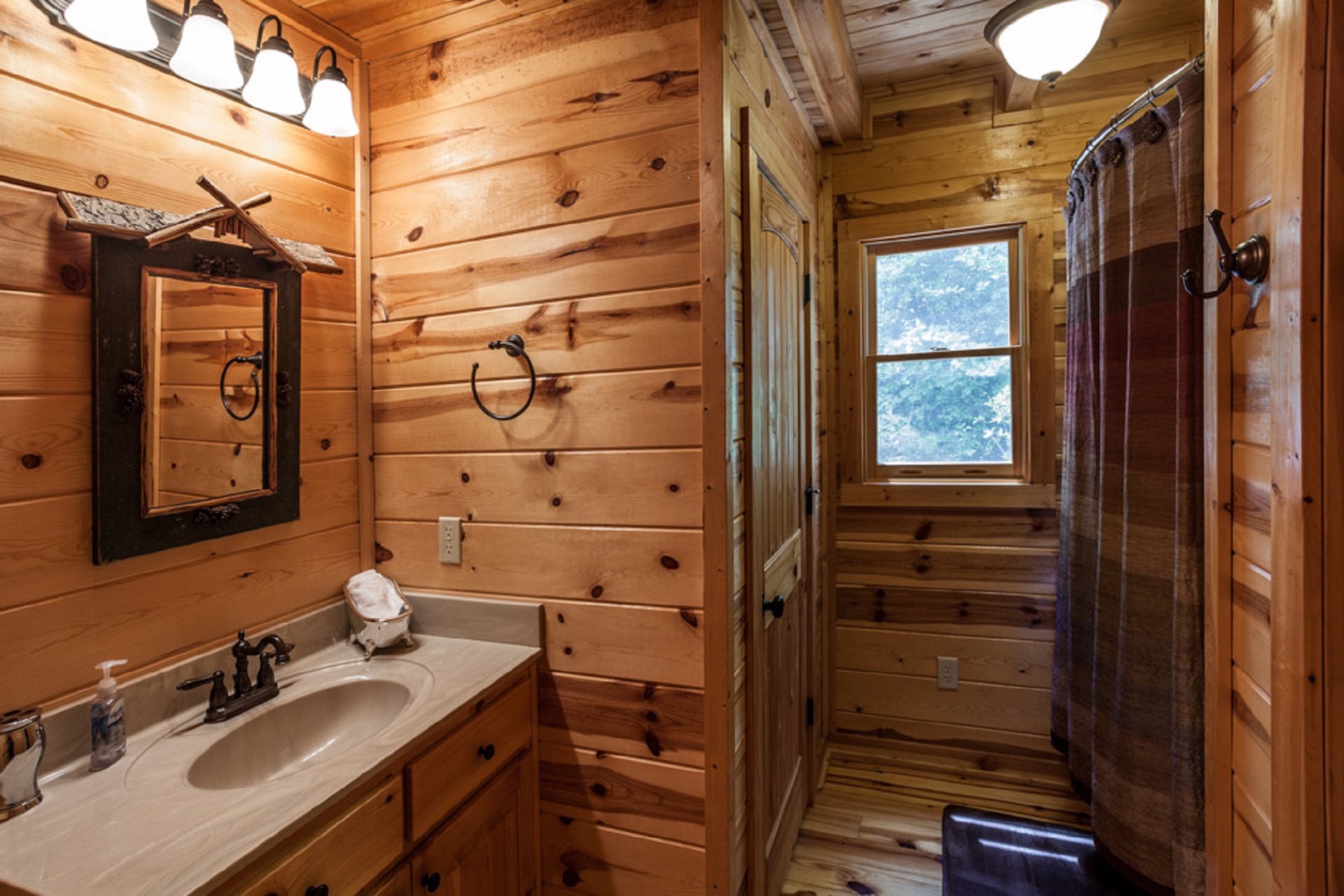 Main Level Bath - Tub/Shower Combo