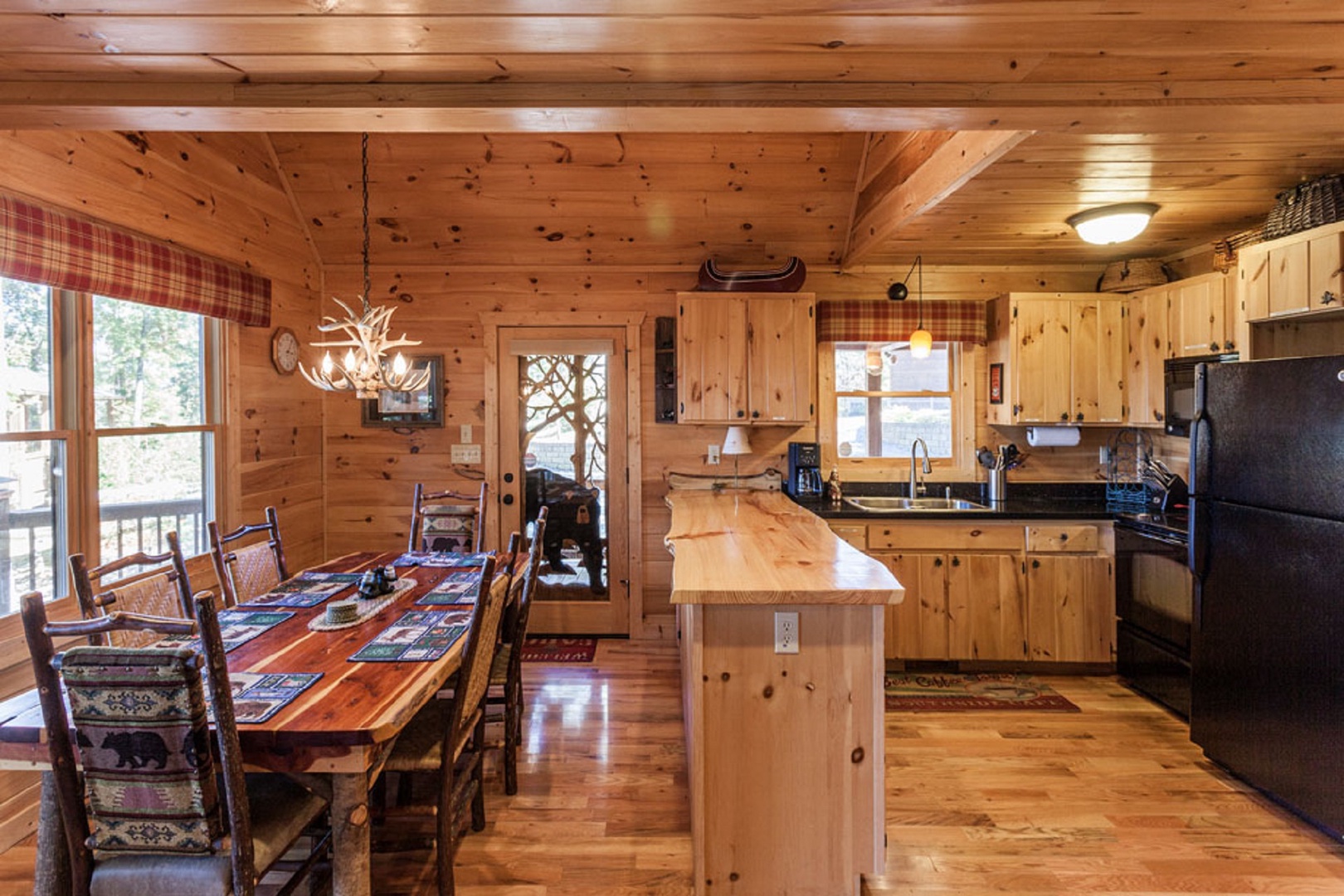 Kitchen & Dining Area