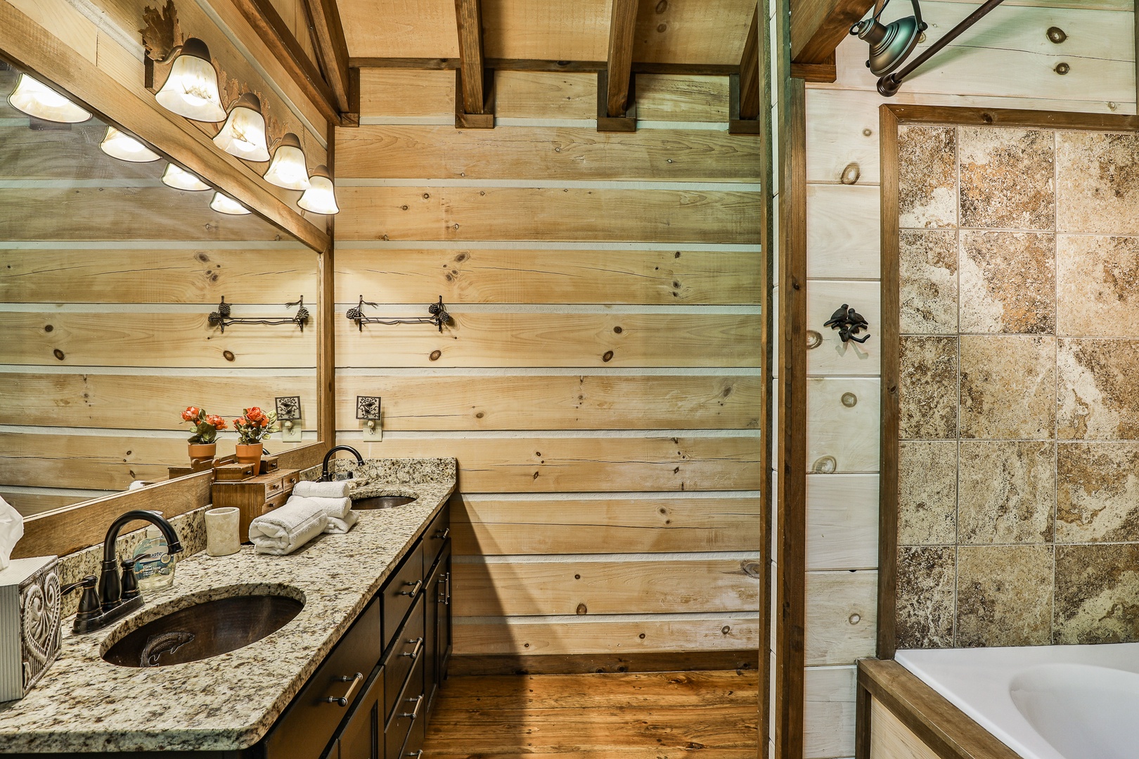 Queen Master Bath - Main Level