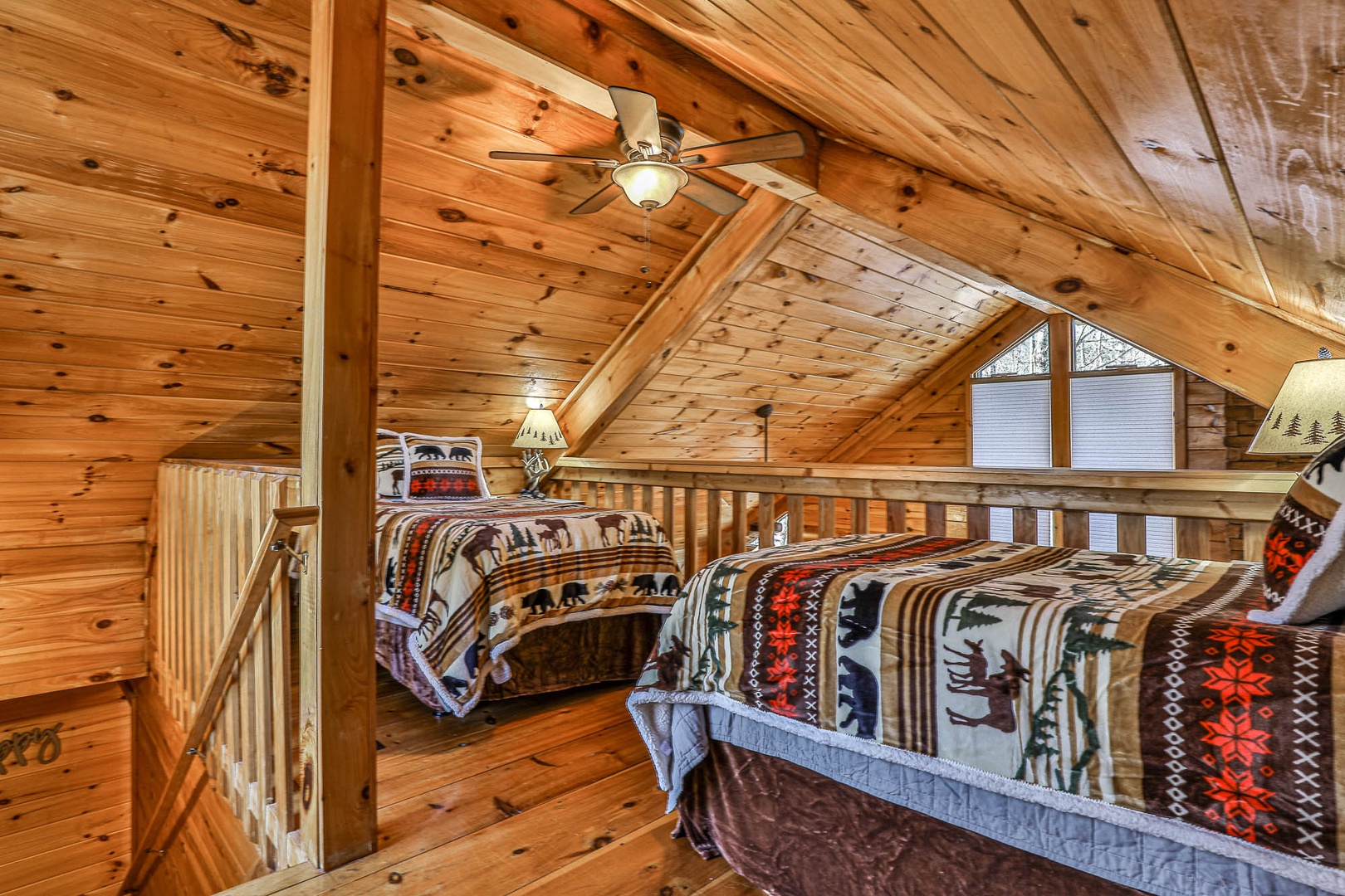 Loft with 2 twin beds