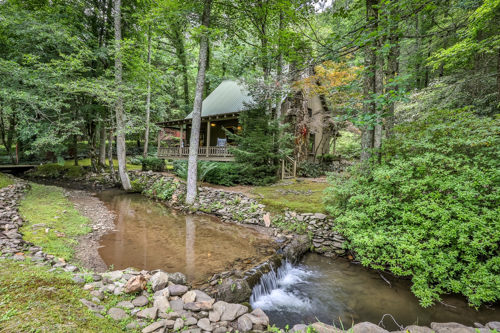 Creekside Fairytale Cabin