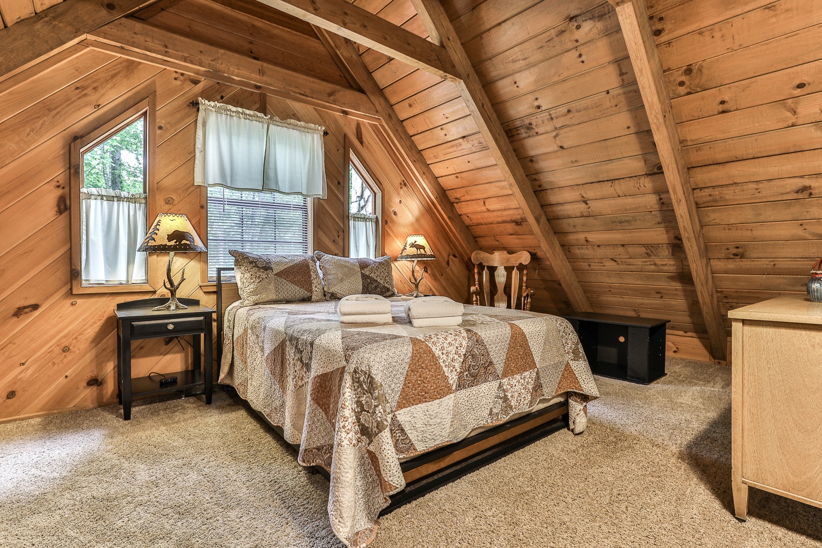 Queen - Loft Area