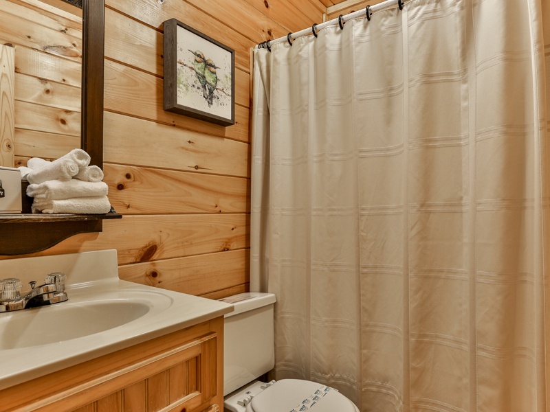 Upper Level Bathroom with tub/shower combo