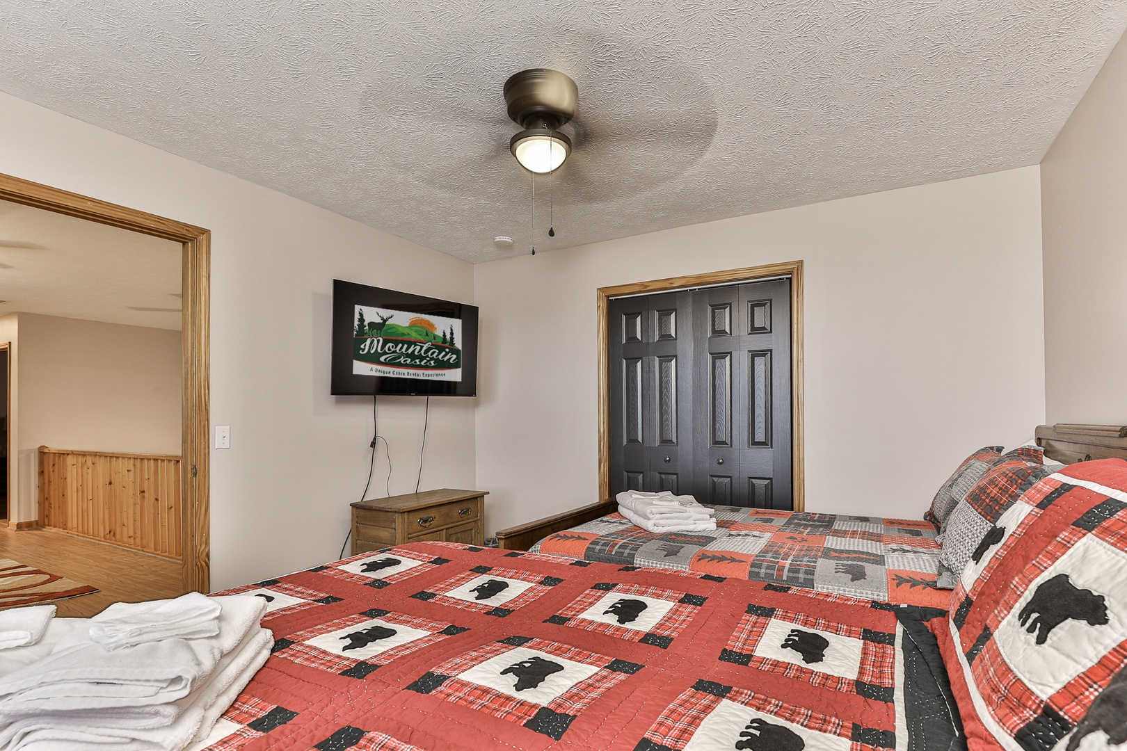 Upstairs bedroom with Queen and Full Bed