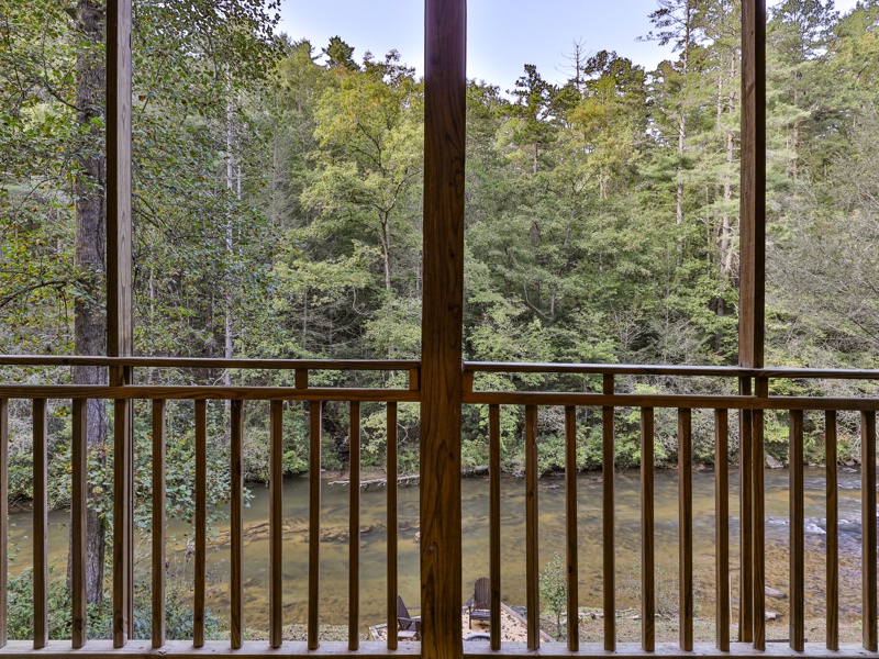 Upper Level Queen BR Balcony