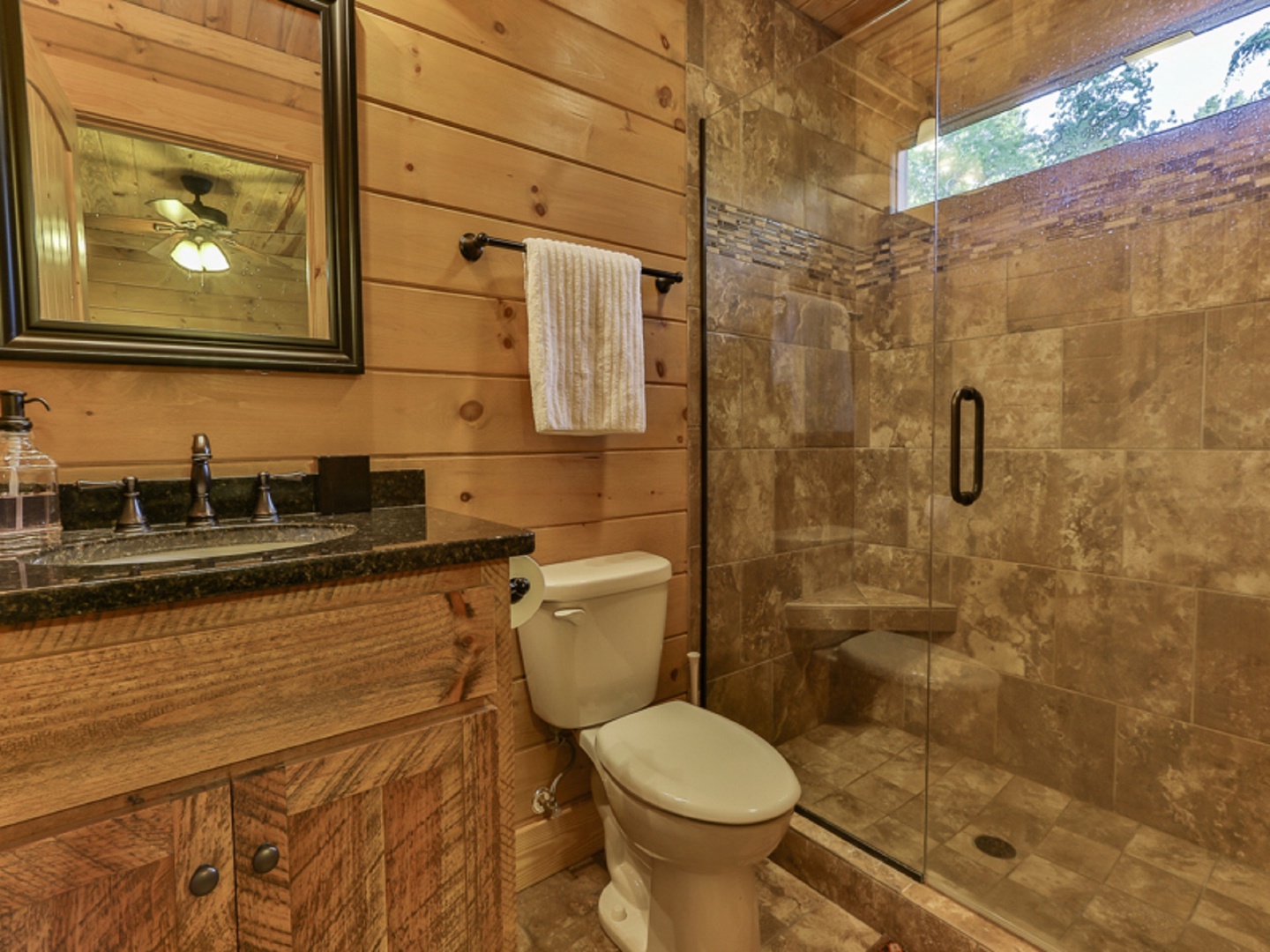 Private Bath - Upper Queen Bedroom