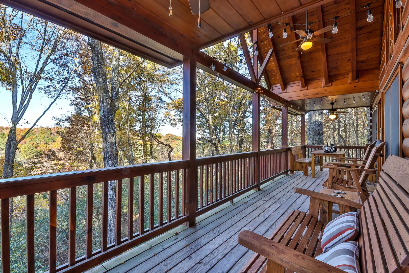 Blue Sky Cabin Rentals: Misty Mountain Ridge