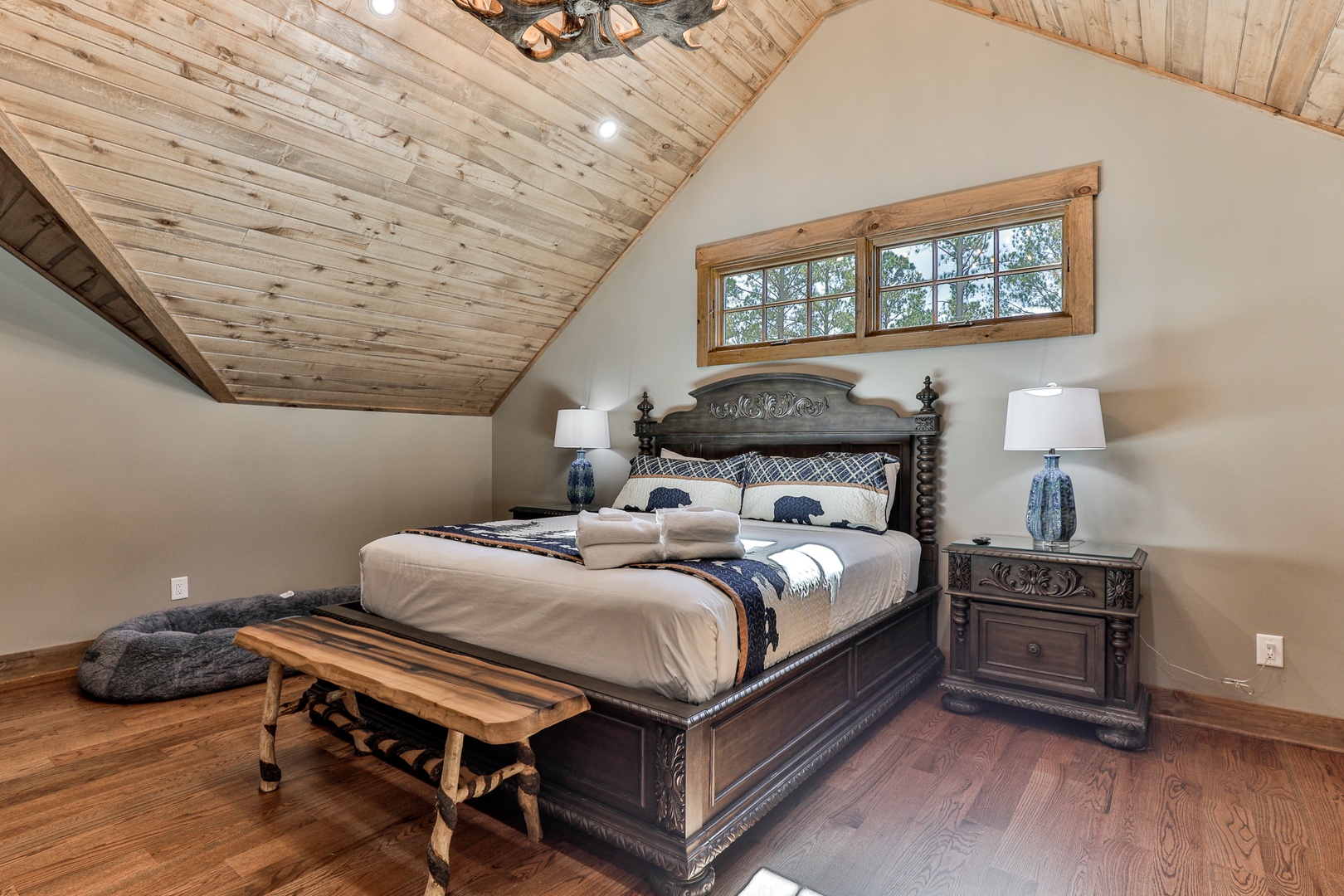 Queen Bedroom upstairs