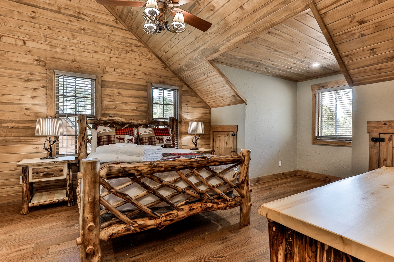Queen Bedroom upstairs