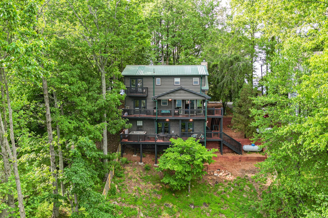 Aerial of back of cabin