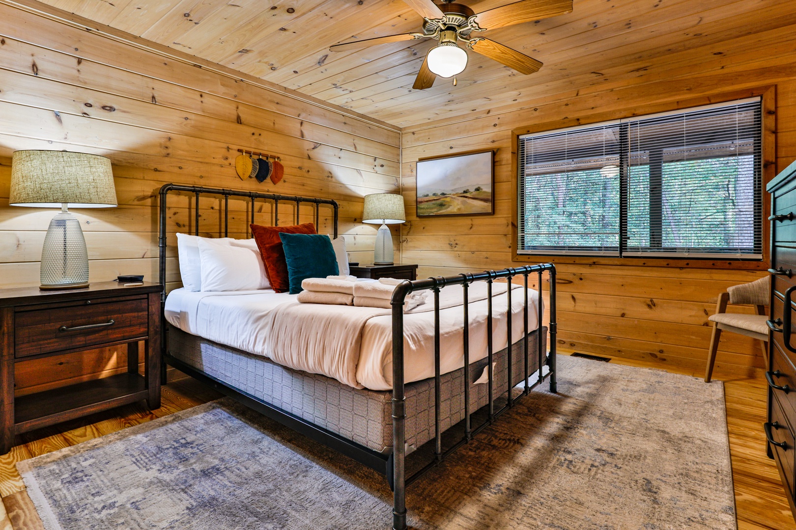 Queen Bedroom Main Level