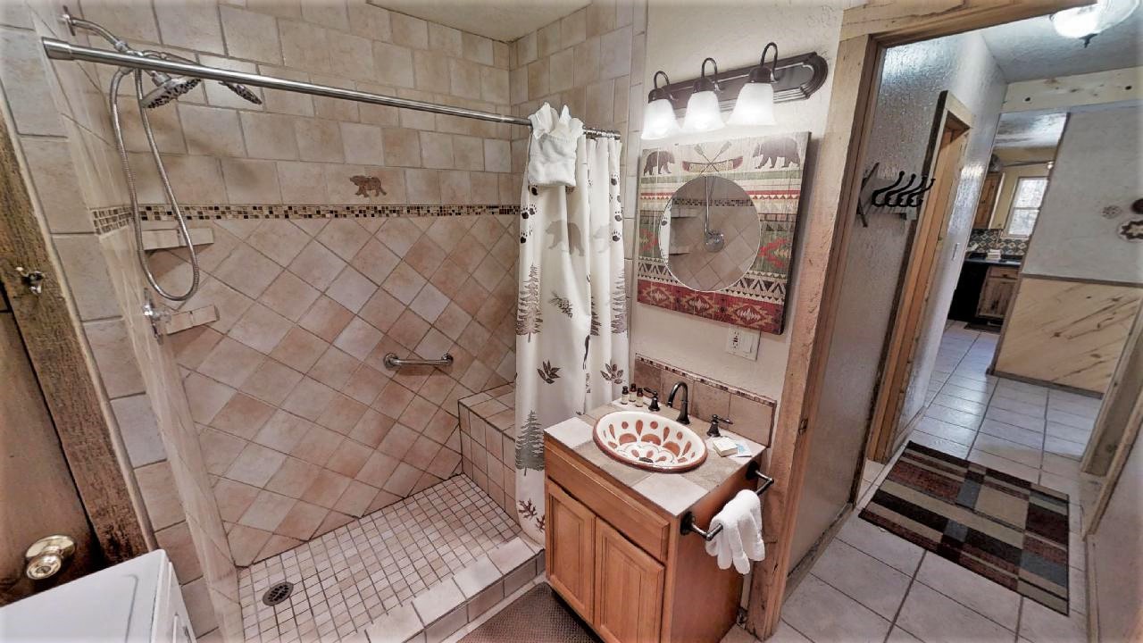 Bathroom 1 (3)