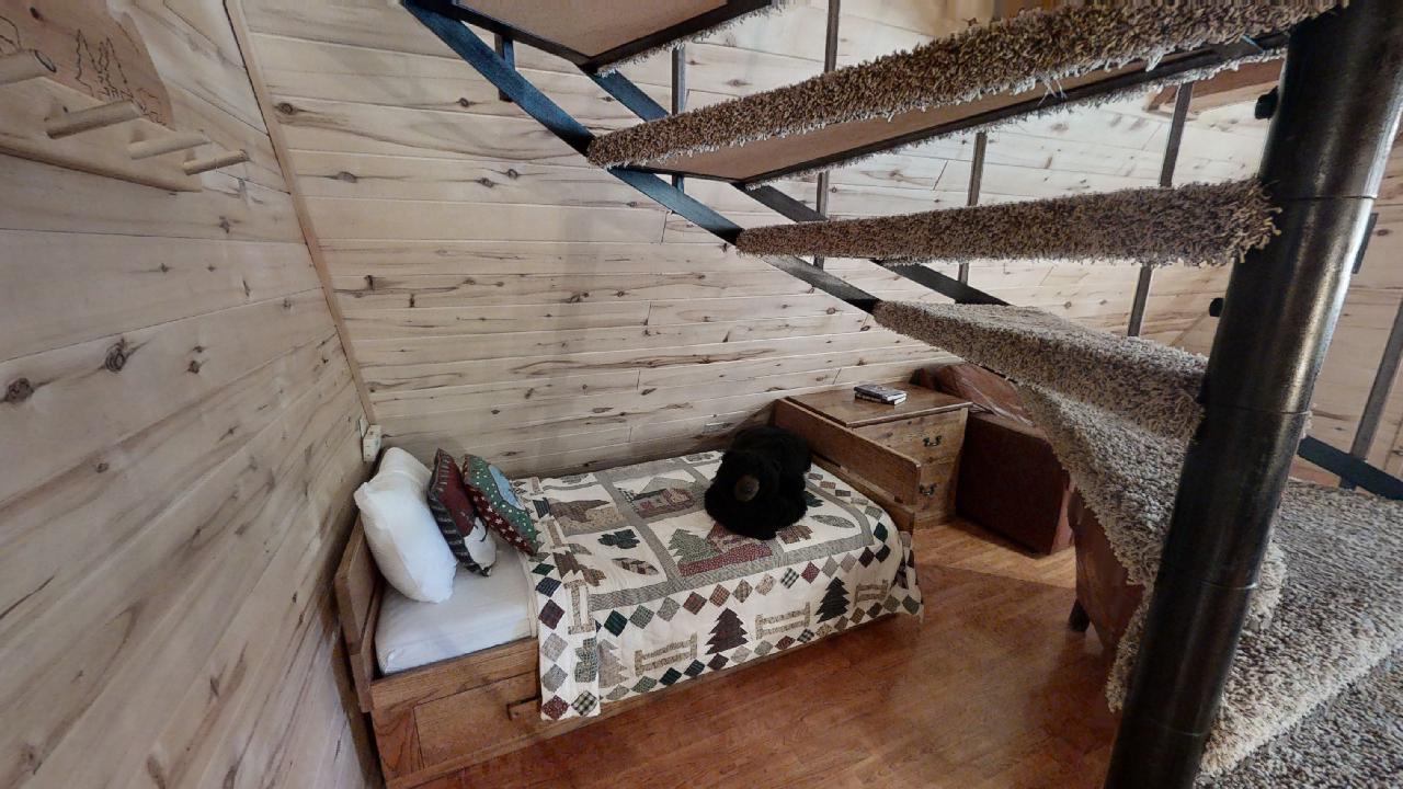 Claim-Jumper-A-Frame-7-Twin downstairs
