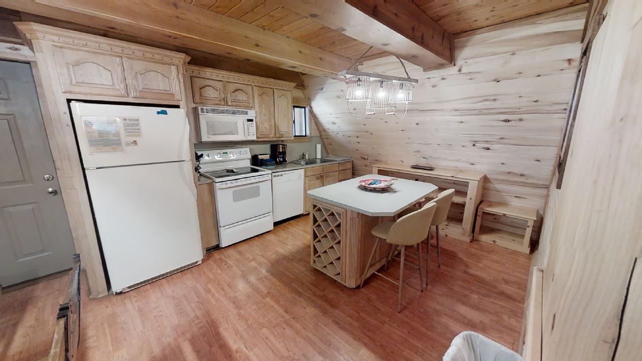 Claim-Jumper-A-Frame-7-Kitchen