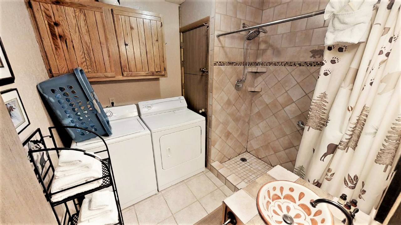Bathroom 1 (2)