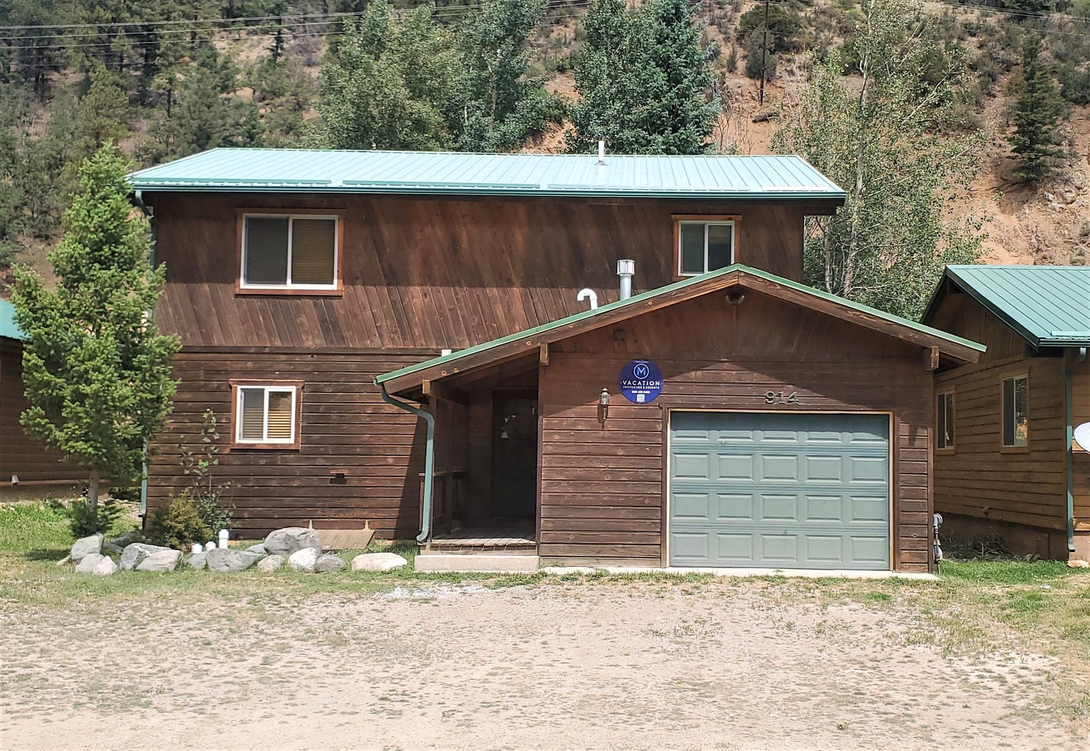 River Charm front