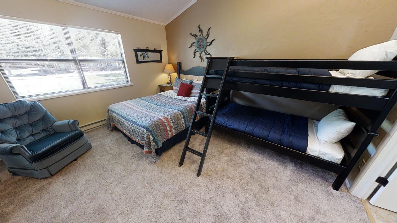 Claim-Jumper-Townhouse-5-Second room