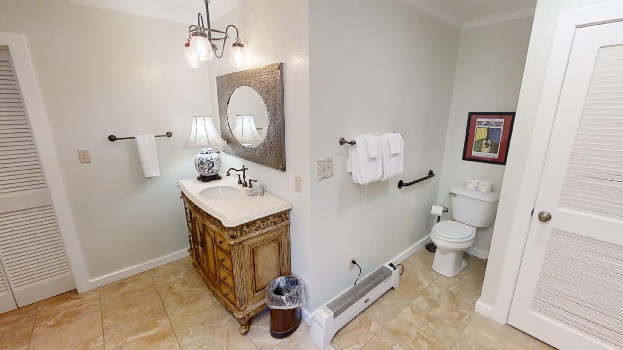 Thrones-Downtown-Delight-11022022_101940
