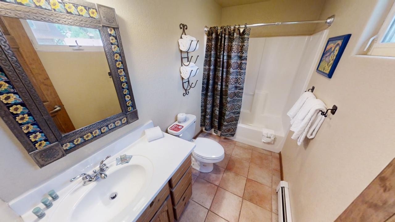 River-Ritz-copy-Bath off Bedroom 3