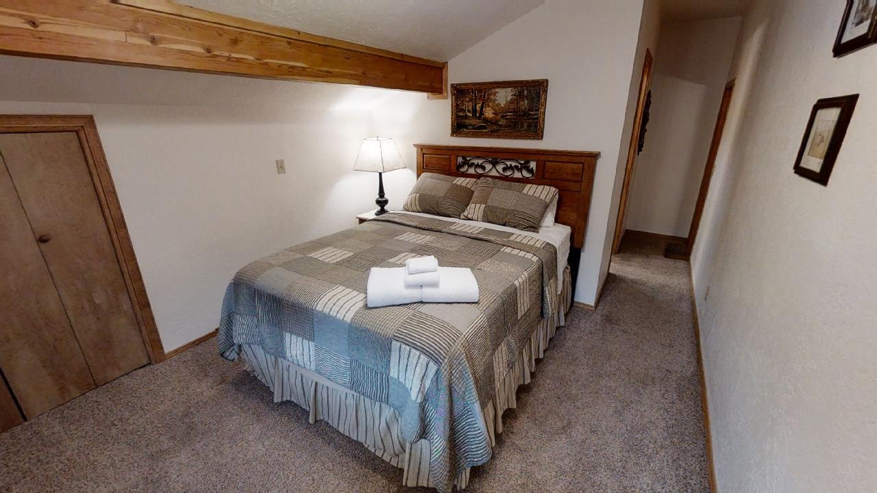 Big-Elk-Horn-Upstairs bedroom